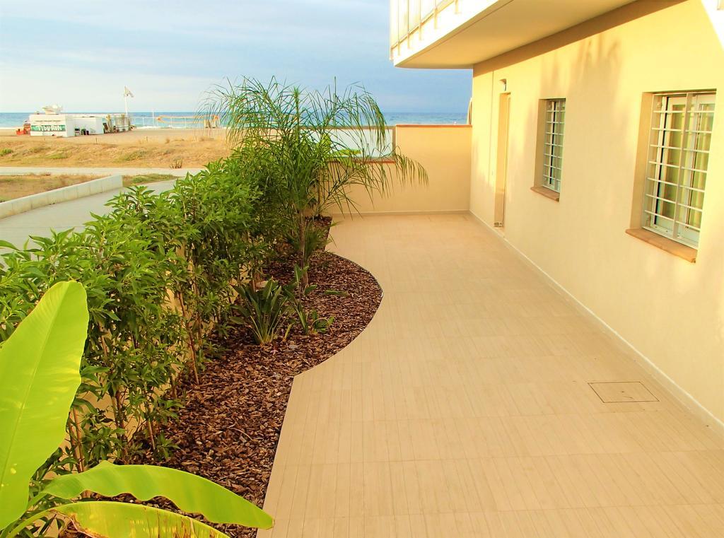 Apartamentos Voramar Castelldefels Exterior photo