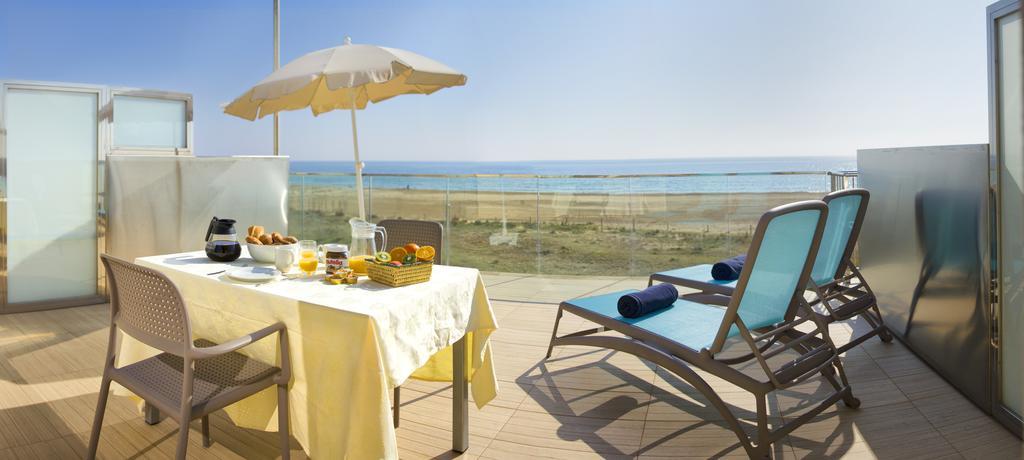 Apartamentos Voramar Castelldefels Exterior photo