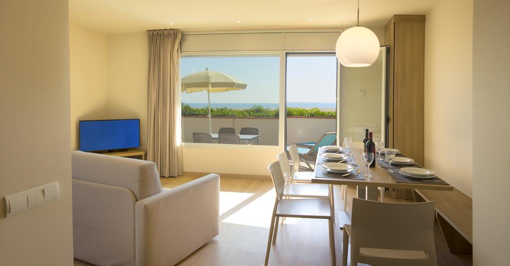 Apartamentos Voramar Castelldefels Exterior photo