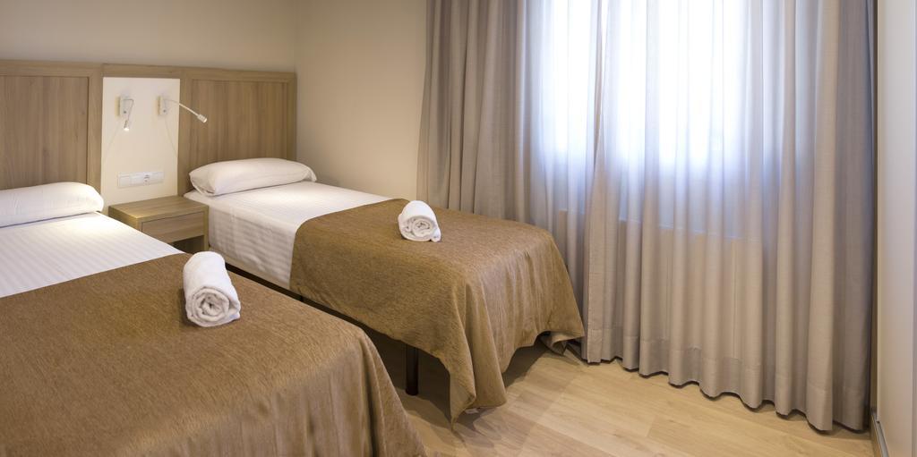 Apartamentos Voramar Castelldefels Exterior photo