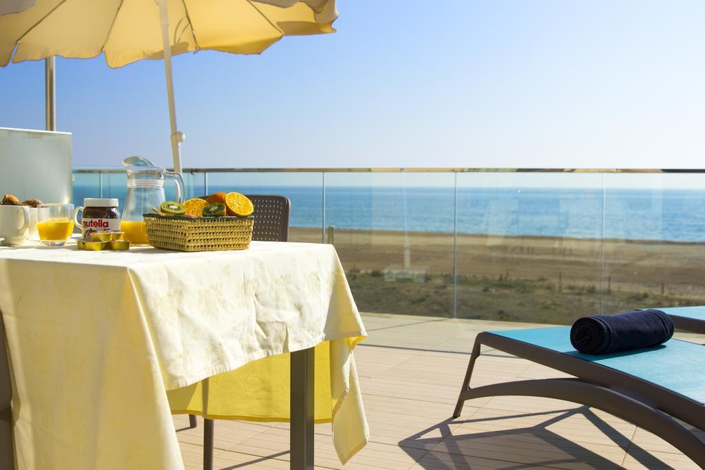 Apartamentos Voramar Castelldefels Exterior photo
