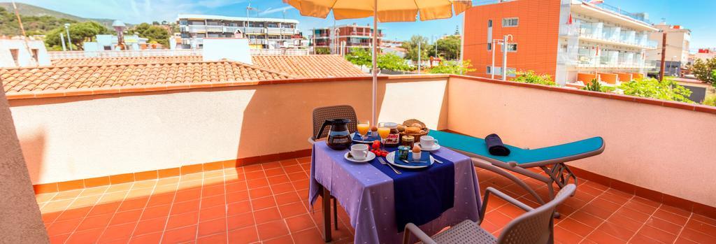Apartamentos Voramar Castelldefels Exterior photo