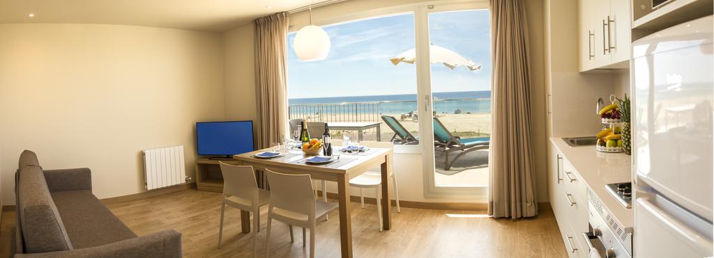 Apartamentos Voramar Castelldefels Exterior photo